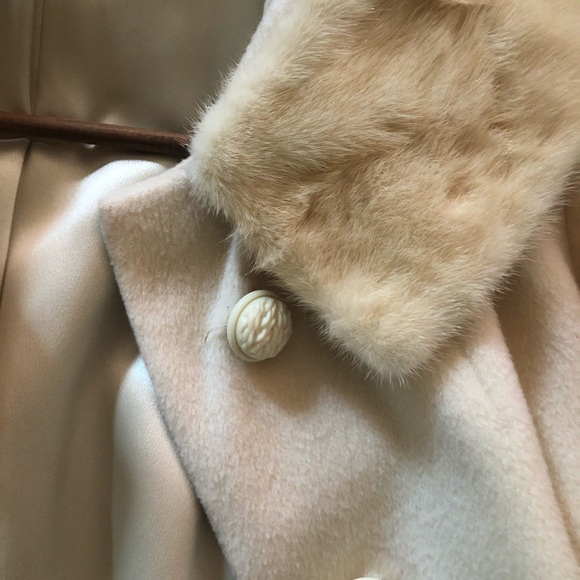 Cream dress coat with fur collar - Picture 4 of 5